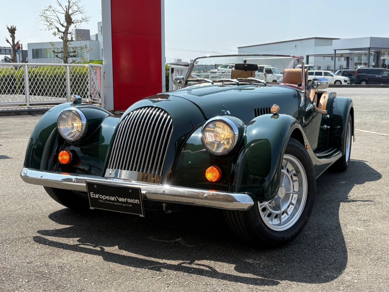 モーガン ロードスター 3．0リッター　V6　ディーラー車　右ハンドル　5MT　タンレザーシート　ウッドコンビステアリング　ウッドインテリアパネル　メッキアイアンバンパー　リアキャリア　純正15インチAW　着脱式ルーフ＆サイドウインドウ