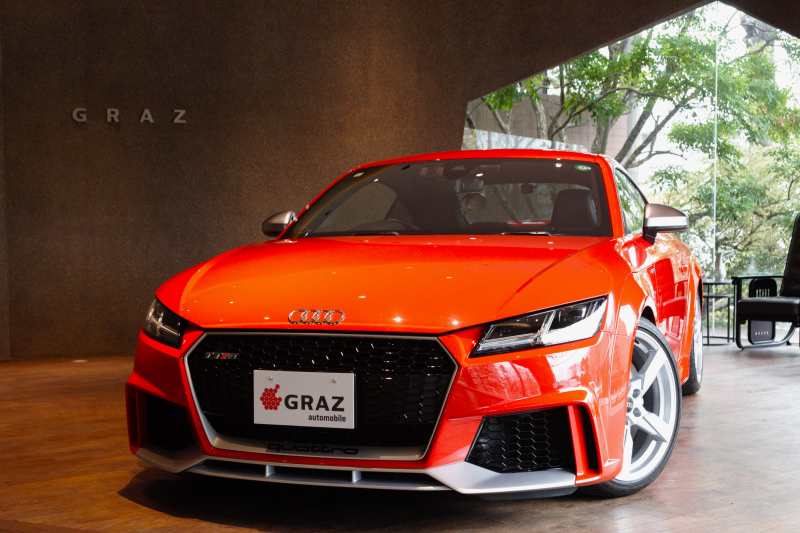 アウディ TT RS クーペ 2.5  TFSI quattro　カタルーニャレッドM　マトリクスOLEDリヤライト
