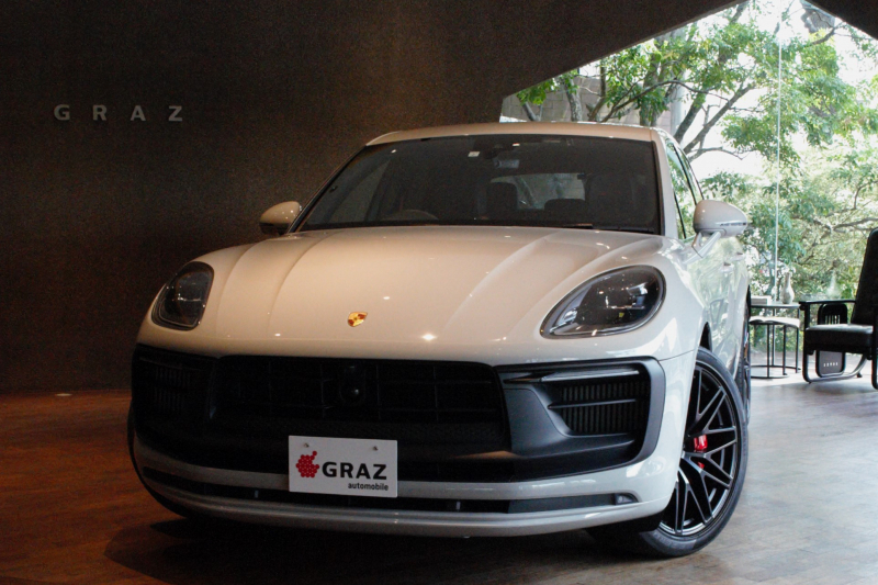 ポルシェ マカン GTS　PDK　GTSインテリアPKG　エアサス　ワンオーナー