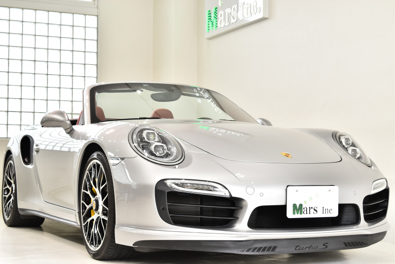 ポルシェ 911(Type991.1) Turbo S カブリオレ 正規ディーラー車 GTシルバー レッドレザー＆レッドソフトトップ カーボンインテリ 後期カーボンスポーツステアリング PCCB PDLS シートヒーター ホワイトクロノメーター ヘッドレストクレストエンボス 左ハンドル