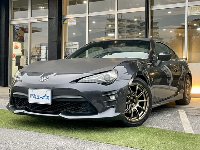 トヨタ 86 GTリミテッド　ハーフレザーシート　両席シートヒーター　純正SDナビ　トランクスポイラー　社外17インチアルミ