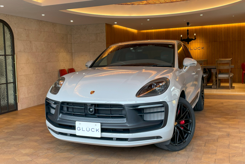 ポルシェ マカン GTS PDK 4WD　スポーツクロノPKG エントリー＆ドライブ アダプティブクルコン 21インチアルミホイール ブラインドスポットモニター レッドシートベルト