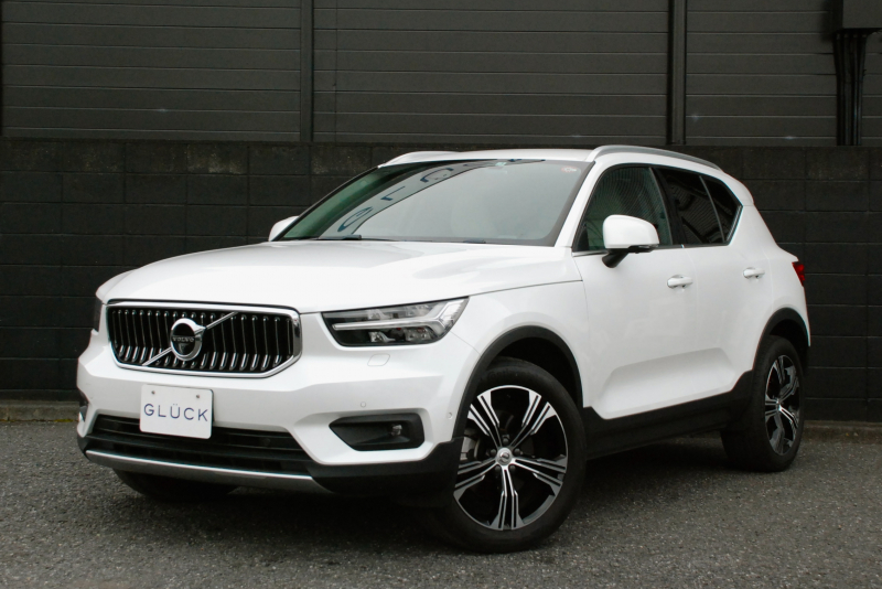 ボルボ XC40 B4 AWDインスクリプション 4WD ワンオーナー ステアリングヒーター ホワイトレザーシート メーカー純正ナビ TV バックカメラ Harman/Kardon パワーバックドア 360°カメラ VOLVO純正ドライブレコーダー