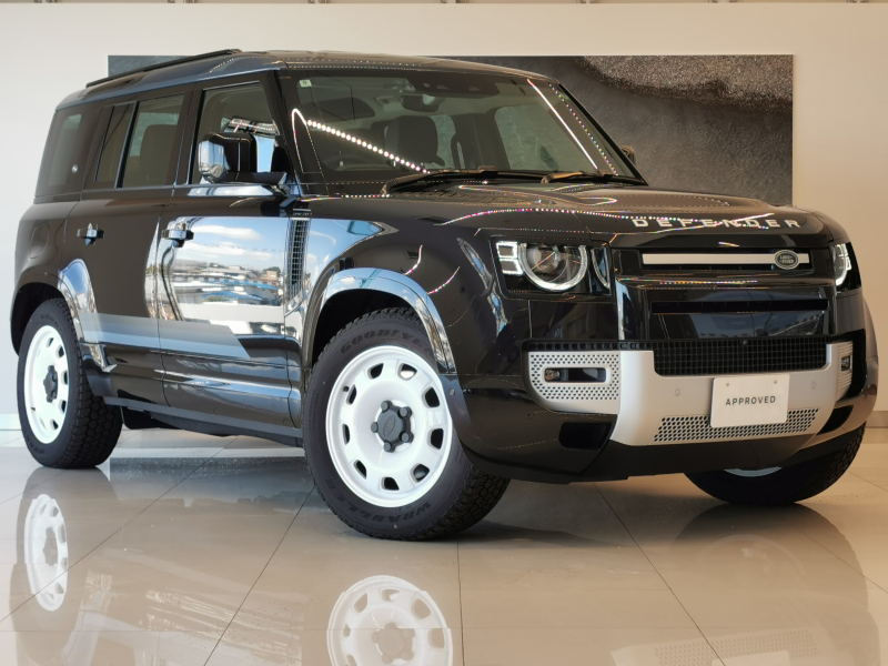 ランドローバー ディフェンダー 110カウンティEXT-P CURATED FOR JAPAN 4WD　エアサスペンションパック カウンティエクステリア 20インチ「style 9013」コールドクライメートコンビニエンスパック 12Wayセミ電動フロントシート/ヒーター付 コントラストルーフ　
