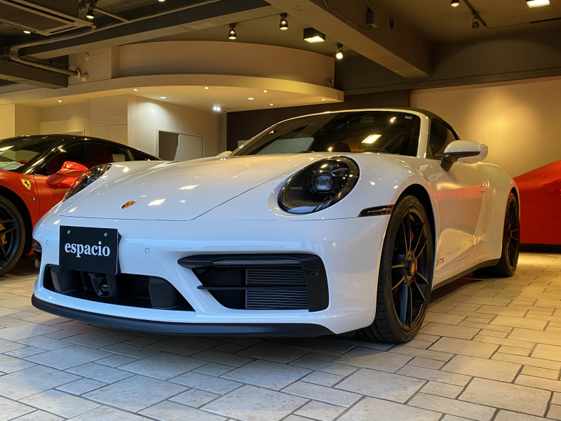 ポルシェ 911(Type992) targa4 GTS PDK 2トーンレザーボルドー×ブラック LEDマトリックスヘッドライト リアアクスルステアリング アダプティブスポーツシート マットカーボンインテリア レッドメーター＆スポーツクロノ フロントリフト アダプティブクルーズコントロール シートベンチレーション BOSEサラウンドシステム OP355万円