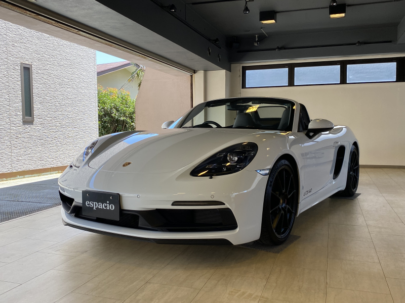 ポルシェ 718 ボクスター GTS 4.0 6MTレザー仕上げシート LEDヘッドライトPDLS Plus エントリー&ドライブシステム シートヒーター&ベンチレーション オートエアコン 電動可倒式ドアミラー ソフトトップブラックAkrapovic(アクラポビッチ)リンクパイプ Cargraphicバルブリモコン