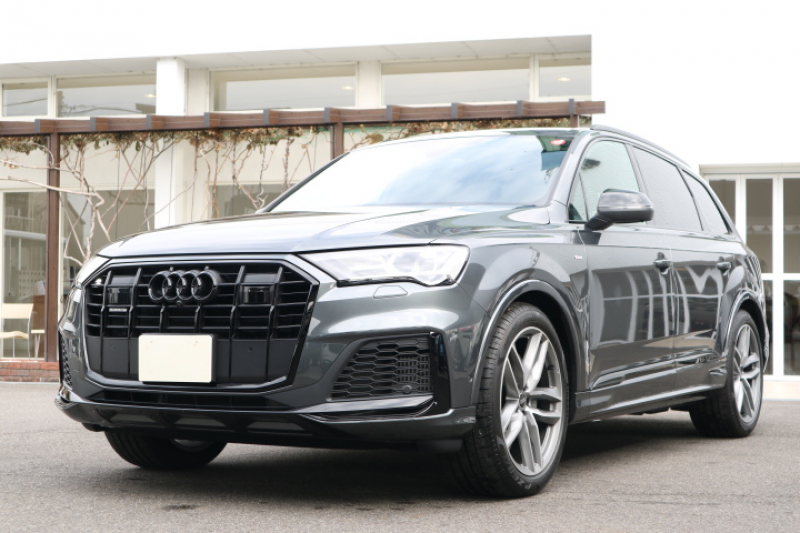 アウディ Q7 55TFSIクワトロ　Sライン　正規ディ－ラ－車　OP多数