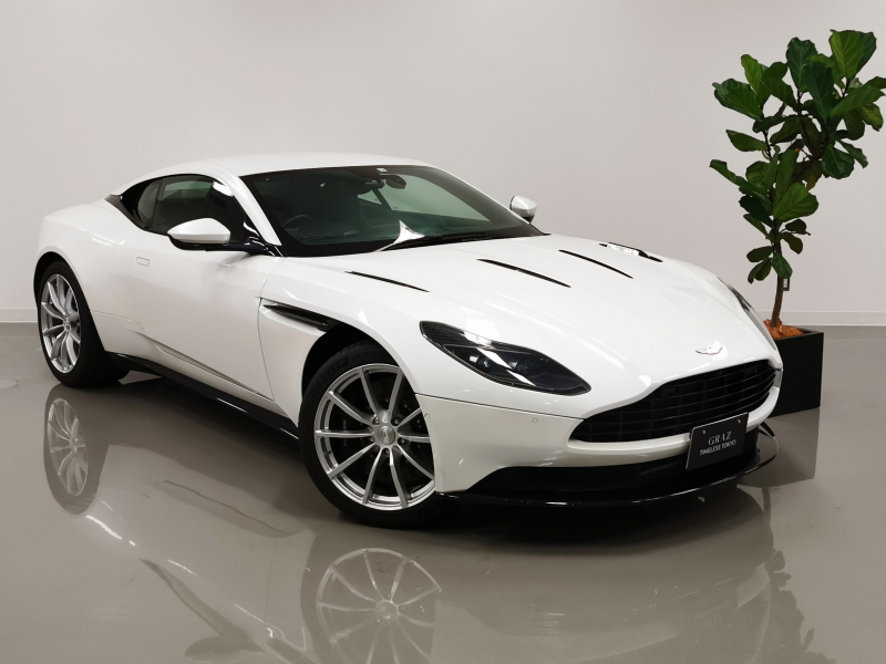 アストンマーティン DB11 AMR 5.2L V12