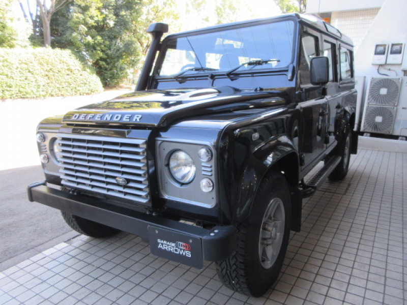 ランドローバー ディフェンダー 110SW 2.2Tdci Country 純正ディアルフィニッシュAW 5人乗り AT換装済 Nox/Pm適合 3ナンバー シュノーケルKit クリアレンズ 前後マッドフラップ SVXサイドランナー 背面タイヤ 並行輸入車 右ハンドル 記録簿付