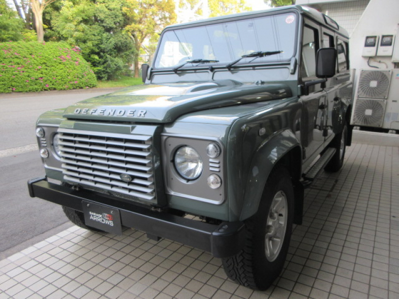 ランドローバー ディフェンダー 110SW 2.2Tdci XS 半革 社外ナビTV 純正Boostホイール 後期最終PUMAモデル 7人乗り Nox/Pm適合 3ナンバー 稀少大人気カラー アルカンターラルーフライニング フルカーペット施工 クリアレンズ 前後マッドフラップ XSサイドランナー 背面タイヤ 並行輸入車 右ハンドル 記録簿付