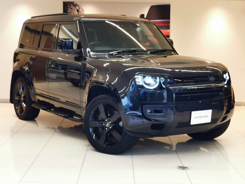 ランドローバー ディフェンダー 110 XダイナミックSE 3.0L D300 AWD 1オーナー 黒革シート サンルーフ フロントシートヒーター MERIDIAN™サウンド フィックスドサイドステップ 電子制御エアサスペンション 22インチアルミホイール ブラックエクステリアパック